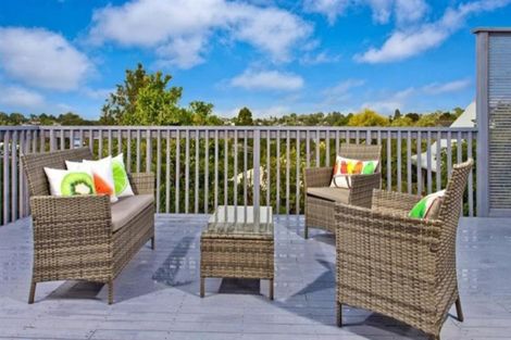 Photo of property in 1/93 Target Road, Totara Vale, Auckland, 0629