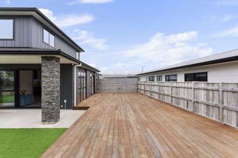Photo of property in 2 Opaoa Way, Aotea, Porirua, 5024
