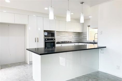 Photo of property in 2 Eyre Street, Henderson, Auckland, 0612