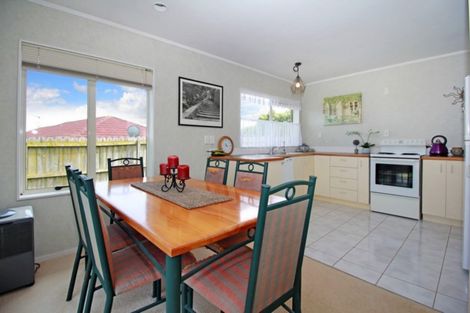 Photo of property in 2/7 Zurich Place, Weymouth, Auckland, 2103