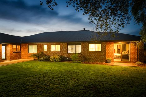 Photo of property in 14 Daniel Place, Kelvin Grove, Palmerston North, 4414