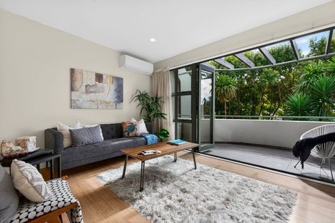 Photo of property in 5/1 Hillcrest Avenue, Hillcrest, Auckland, 0627