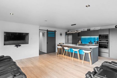 Photo of property in 4 Pine Ridge Terrace, Waikanae Beach, Waikanae, 5036