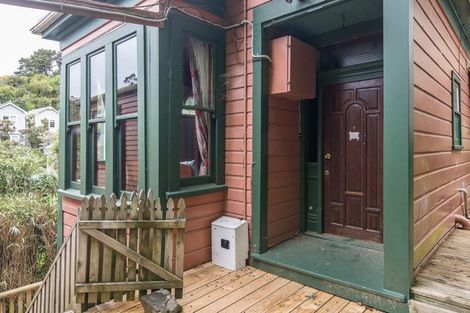 Photo of property in 1 Mortimer Terrace, Aro Valley, Wellington, 6021