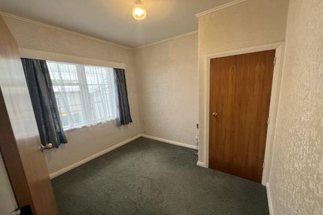 Photo of property in 27 Somerset Street, Brooklands, New Plymouth, 4310