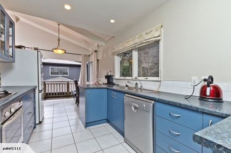 Photo of property in 74 Eskdale Road, Birkdale, Auckland, 0626