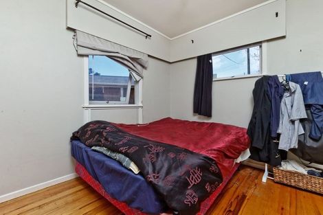 Photo of property in 74 Eskdale Road, Birkdale, Auckland, 0626