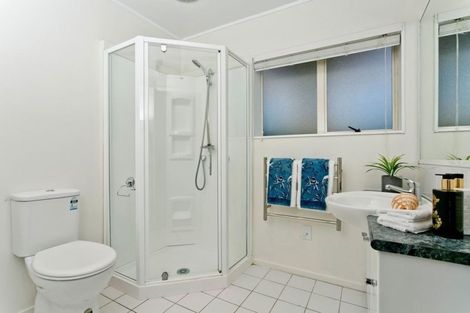 Photo of property in 17 Goldfinch Rise, Unsworth Heights, Auckland, 0632