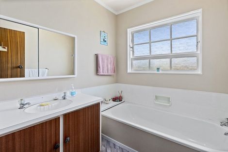 Photo of property in 6 Balliol Drive, Tawa, Wellington, 5028