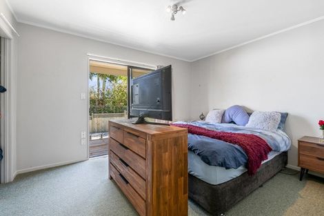 Photo of property in 15b Pacific Parade, Army Bay, Whangaparaoa, 0930