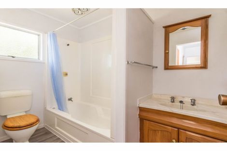 Photo of property in 23 Landow Place, Henderson, Auckland, 0612