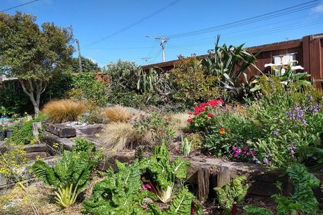 Photo of property in 24 Banks Street, Marfell, New Plymouth, 4310