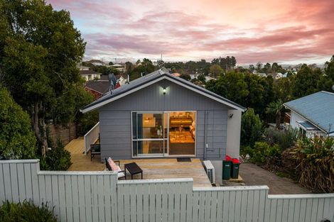 Photo of property in 10 Beauchamp Drive, Massey, Auckland, 0614