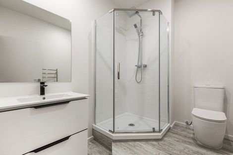 Photo of property in 8a Crispe Road, Clarks Beach, 2122