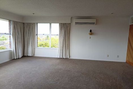 Photo of property in 2 Wakeling Avenue, Te Atatu South, Auckland, 0610
