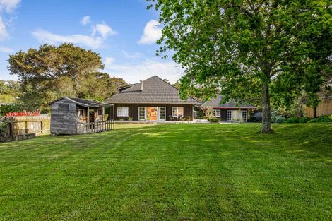 Photo of property in 137 Brian Crescent, Stanmore Bay, Whangaparaoa, 0932