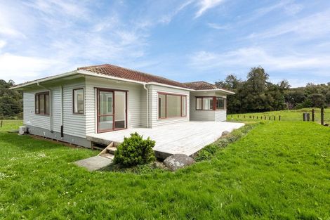 Photo of property in 369 Mangakura Road, Helensville, 0875