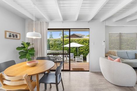 Photo of property in 16b Bay Street, Red Beach, 0932