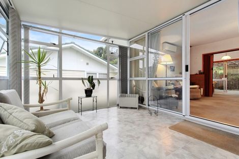 Photo of property in 8 Staincross Street, Green Bay, Auckland, 0604