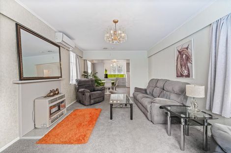 Photo of property in 25 Lowtherhurst Road, Massey, Auckland, 0614