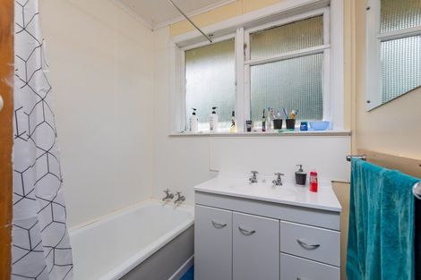 Photo of property in 25 Northumberland Street, Cannons Creek, Porirua, 5024