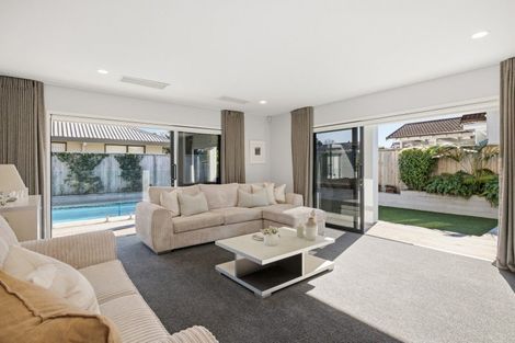 Photo of property in 253 Devonport Road, Tauranga, 3110