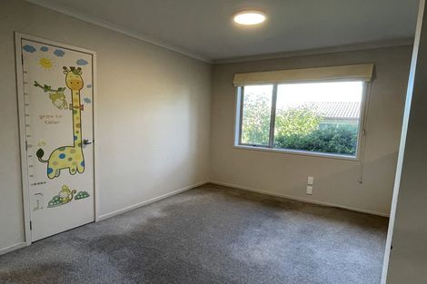 Photo of property in 14 Springtide Place, Red Beach, 0932