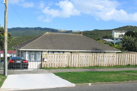 Photo of property in 28 Taupiri Crescent, Titahi Bay, Porirua, 5022