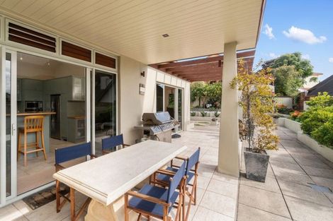 Photo of property in 5 Onemana Way, Te Atatu Peninsula, Auckland, 0610