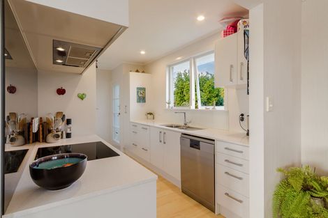 Photo of property in 1/22 The Boulevard, Sunnyhills, Auckland, 2010