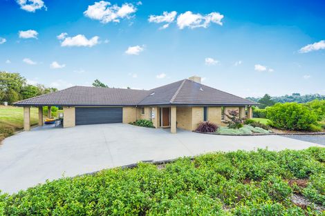 Photo of property in 580 West Coast Road, Oratia, Auckland, 0604