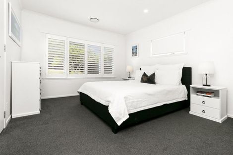 Photo of property in 1/232 East Coast Road, Forrest Hill, Auckland, 0620
