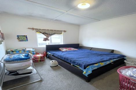 Photo of property in 11 Clayburn Road, Glen Eden, Auckland, 0602