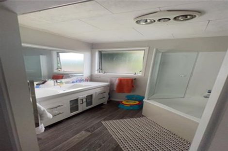 Photo of property in 4 Pahi Place, West Harbour, Auckland, 0618