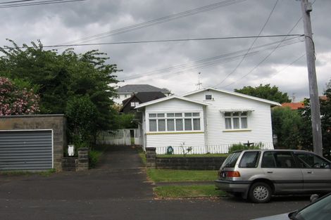 Photo of property in 4 Queensway, Three Kings, Auckland, 1024