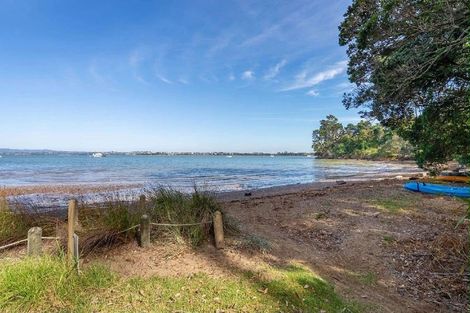 Photo of property in 32 Rosecamp Road, Beach Haven, Auckland, 0626