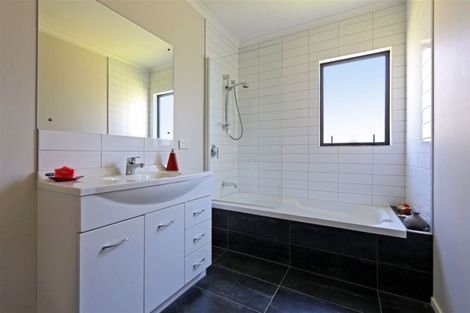 Photo of property in 1111 Karamu Road North, Mayfair, Hastings, 4122