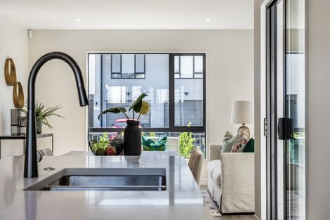 Photo of property in 136 Vintry Drive, Kumeu, 0810