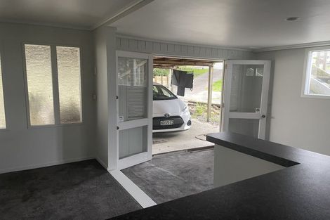 Photo of property in 13 Fowey Avenue, Te Atatu South, Auckland, 0610