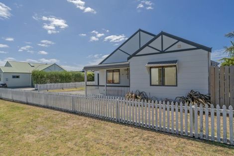 Photo of property in 5 Cholmondeley Crescent, Whitianga, 3510