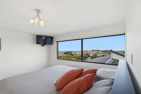 Photo of property in 57 John Dee Crescent, Red Beach, 0932