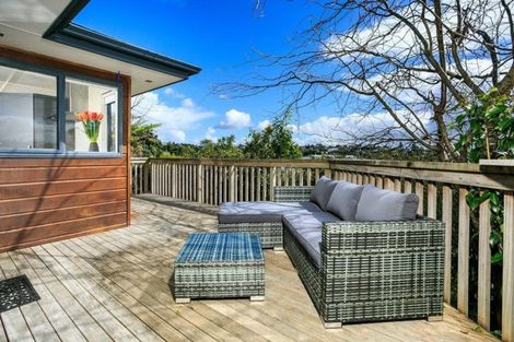 Photo of property in 229a Wairau Road, Totara Vale, Auckland, 0627