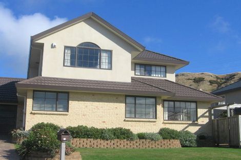 Photo of property in 16 Tattenhall Grove, Churton Park, Wellington, 6037