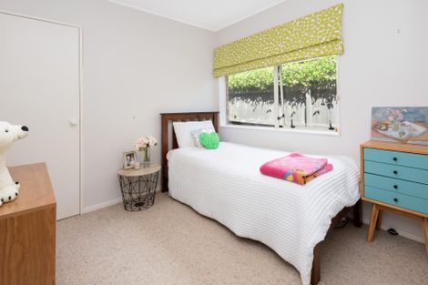 Photo of property in 3/8 Bernie Edwards Place, Botany Downs, Auckland, 2010