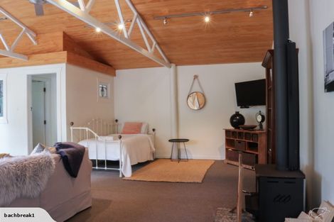 Photo of property in 25 Donnelly Street, Oakura, 4314