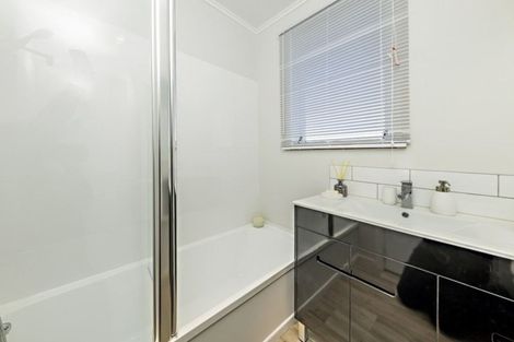 Photo of property in 34 Lavinia Crescent, Mangere East, Auckland, 2024