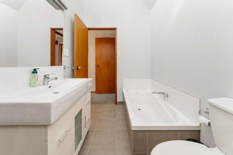 Photo of property in 22 Coster Street, Enner Glynn, Nelson, 7011