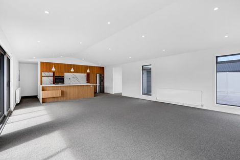 Photo of property in 9a Strandon Place, Strandon, New Plymouth, 4312