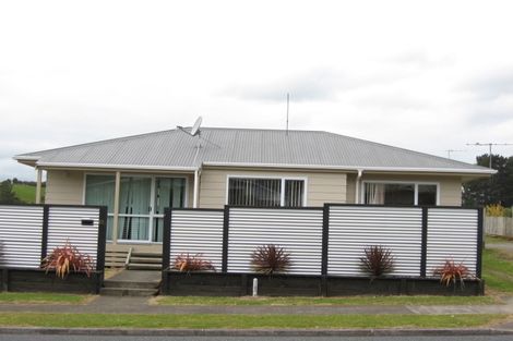Photo of property in 1/58 Riversdale Drive, Merrilands, New Plymouth, 4312