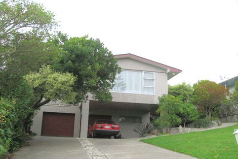 Photo of property in 33 Sunrise Boulevard, Tawa, Wellington, 5028
